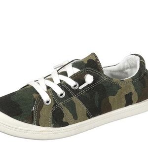 Camo Women’s Lace Up Sneaker